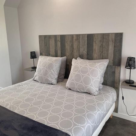 Aux Charmes Bed & Breakfast Isques Dış mekan fotoğraf