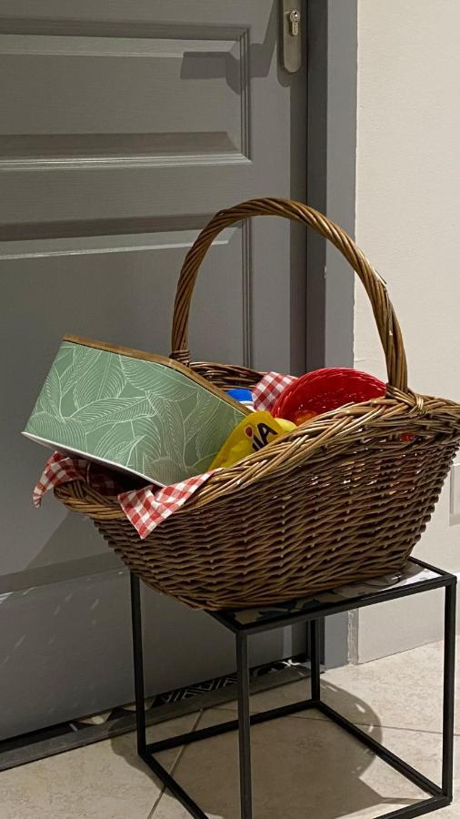 Aux Charmes Bed & Breakfast Isques Dış mekan fotoğraf