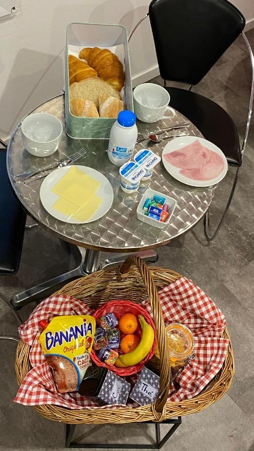 Aux Charmes Bed & Breakfast Isques Dış mekan fotoğraf