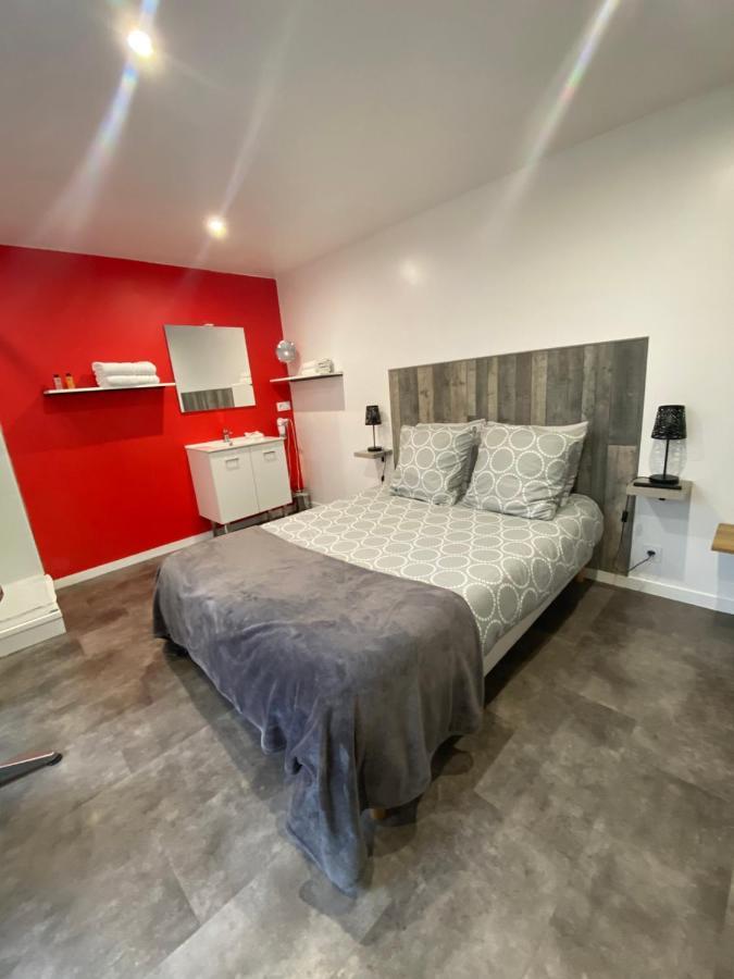 Aux Charmes Bed & Breakfast Isques Dış mekan fotoğraf