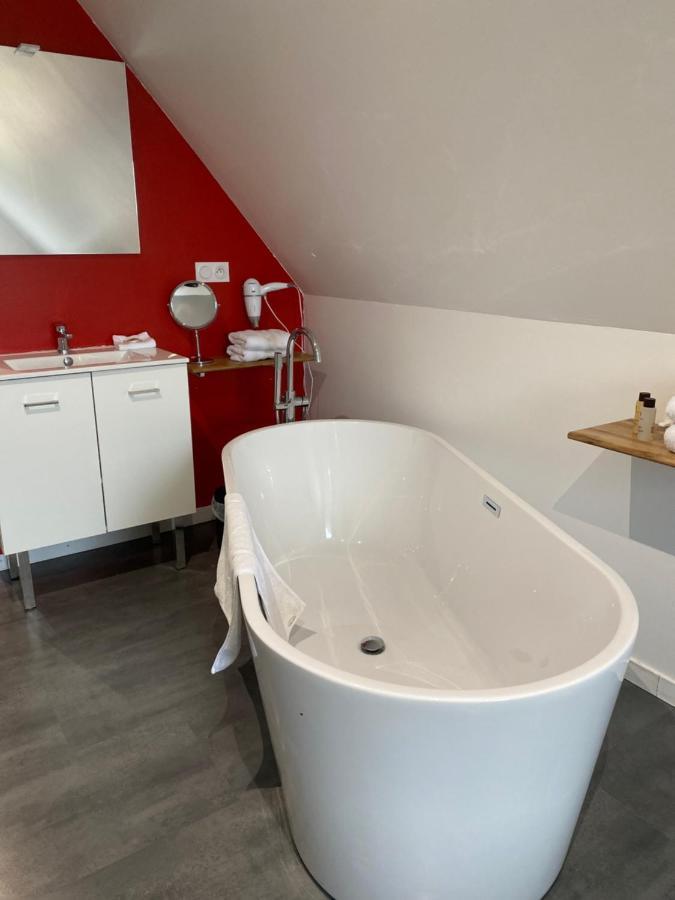 Aux Charmes Bed & Breakfast Isques Dış mekan fotoğraf