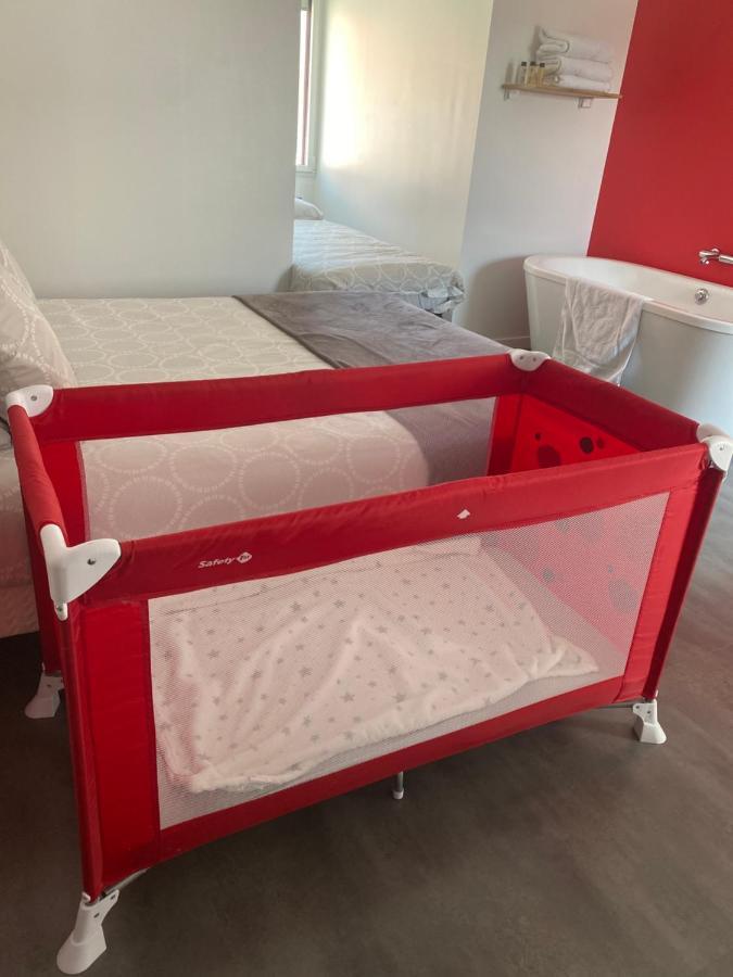 Aux Charmes Bed & Breakfast Isques Dış mekan fotoğraf