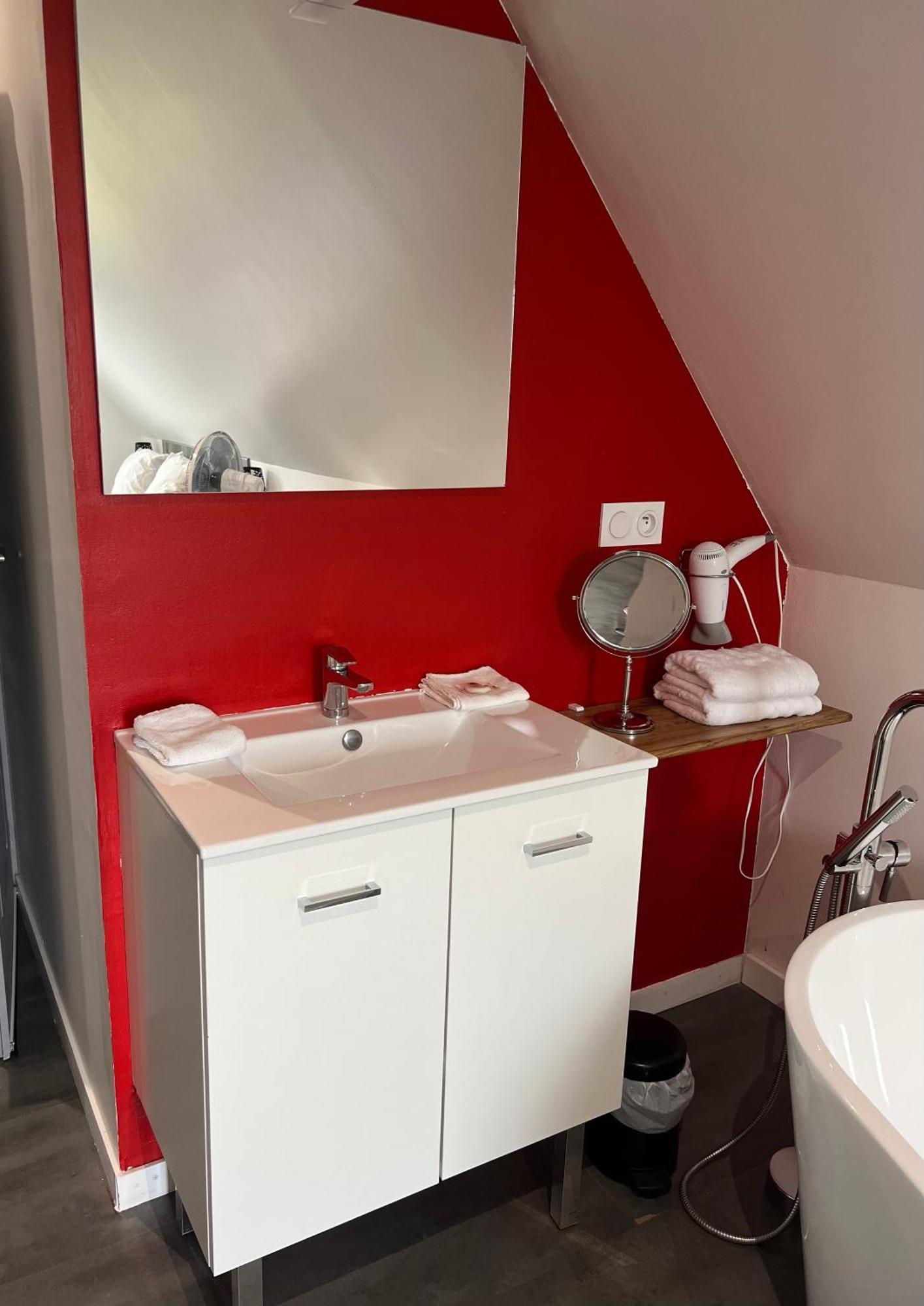 Aux Charmes Bed & Breakfast Isques Dış mekan fotoğraf