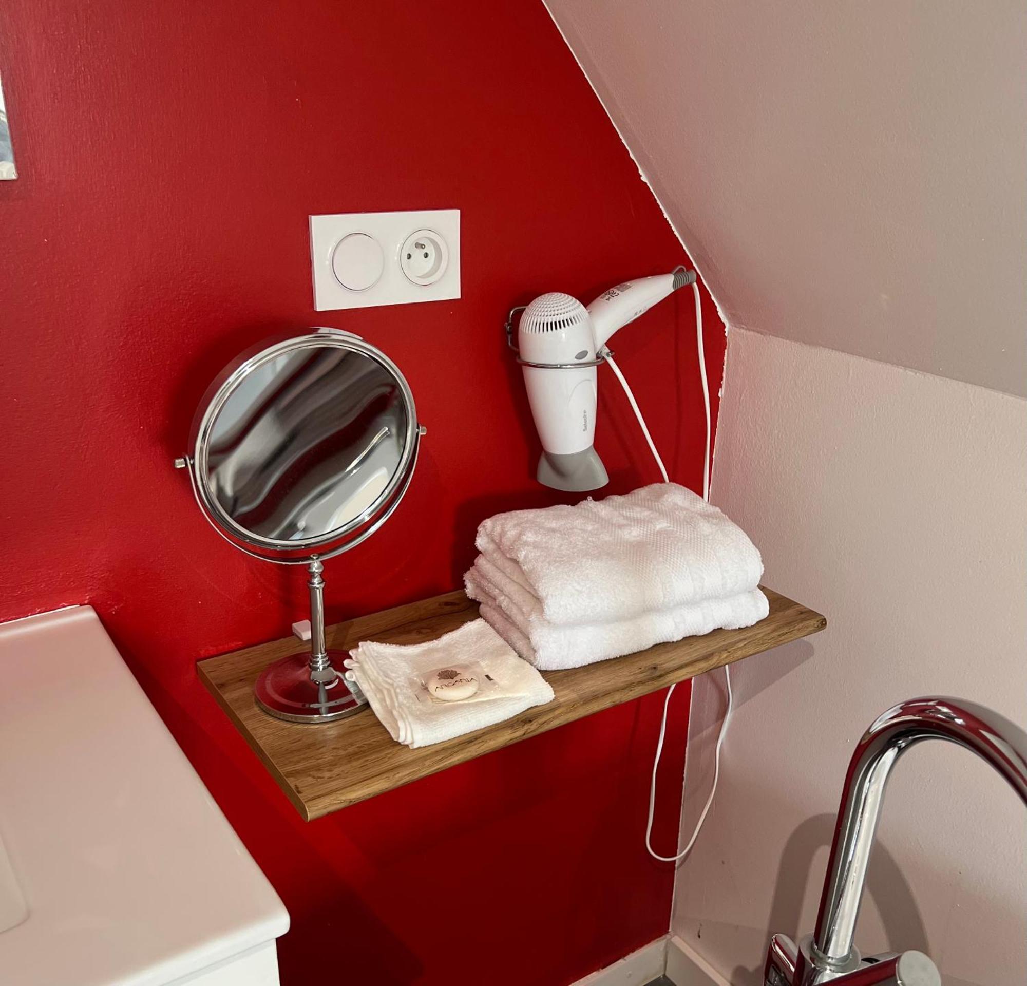 Aux Charmes Bed & Breakfast Isques Dış mekan fotoğraf
